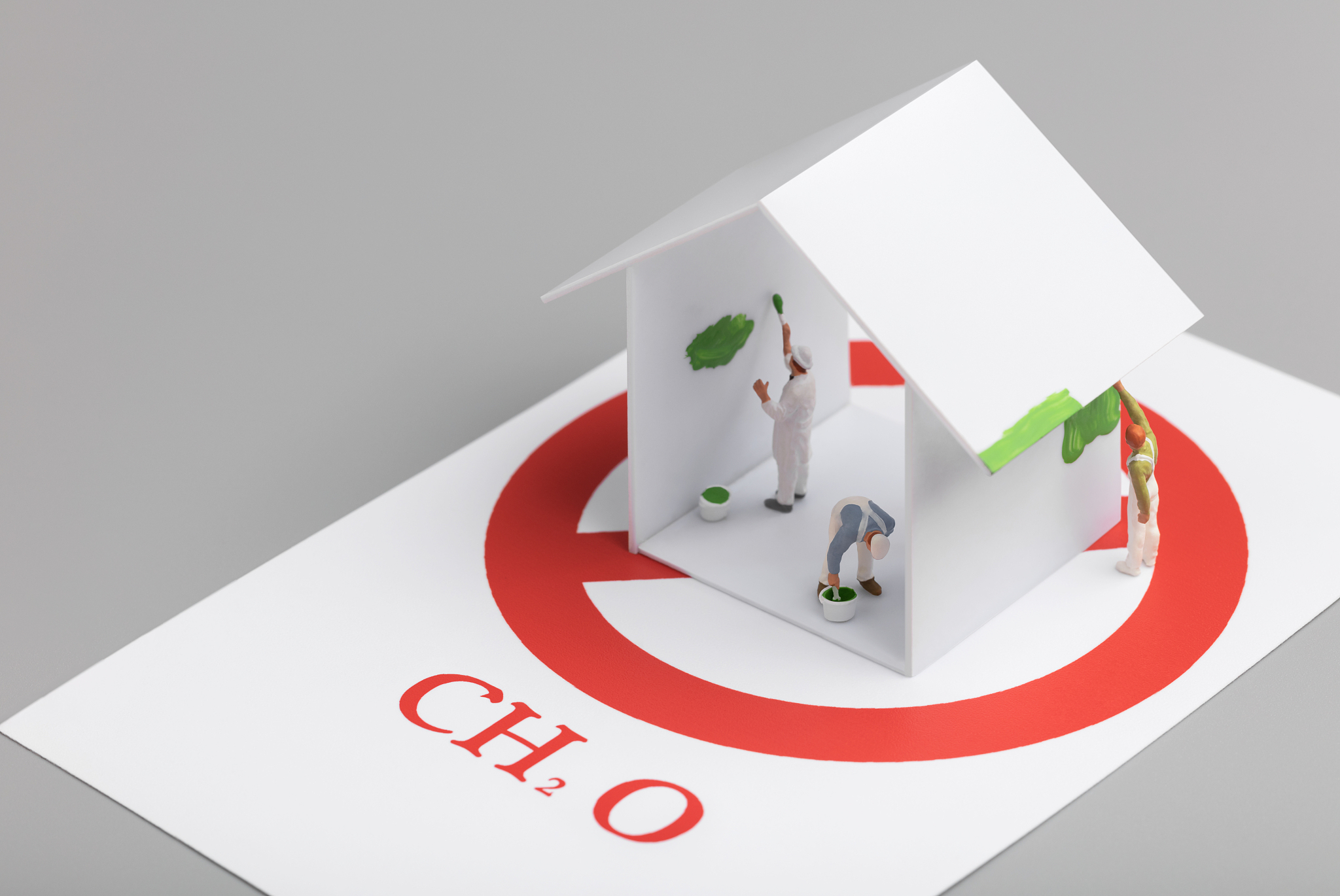 家具上涂抹一层清漆能避免木头里的甲醛挥发吗？