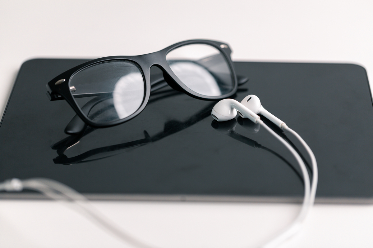 Ublins Eyewear: Stylish, Protective, and High-Quality - Join Our Team!