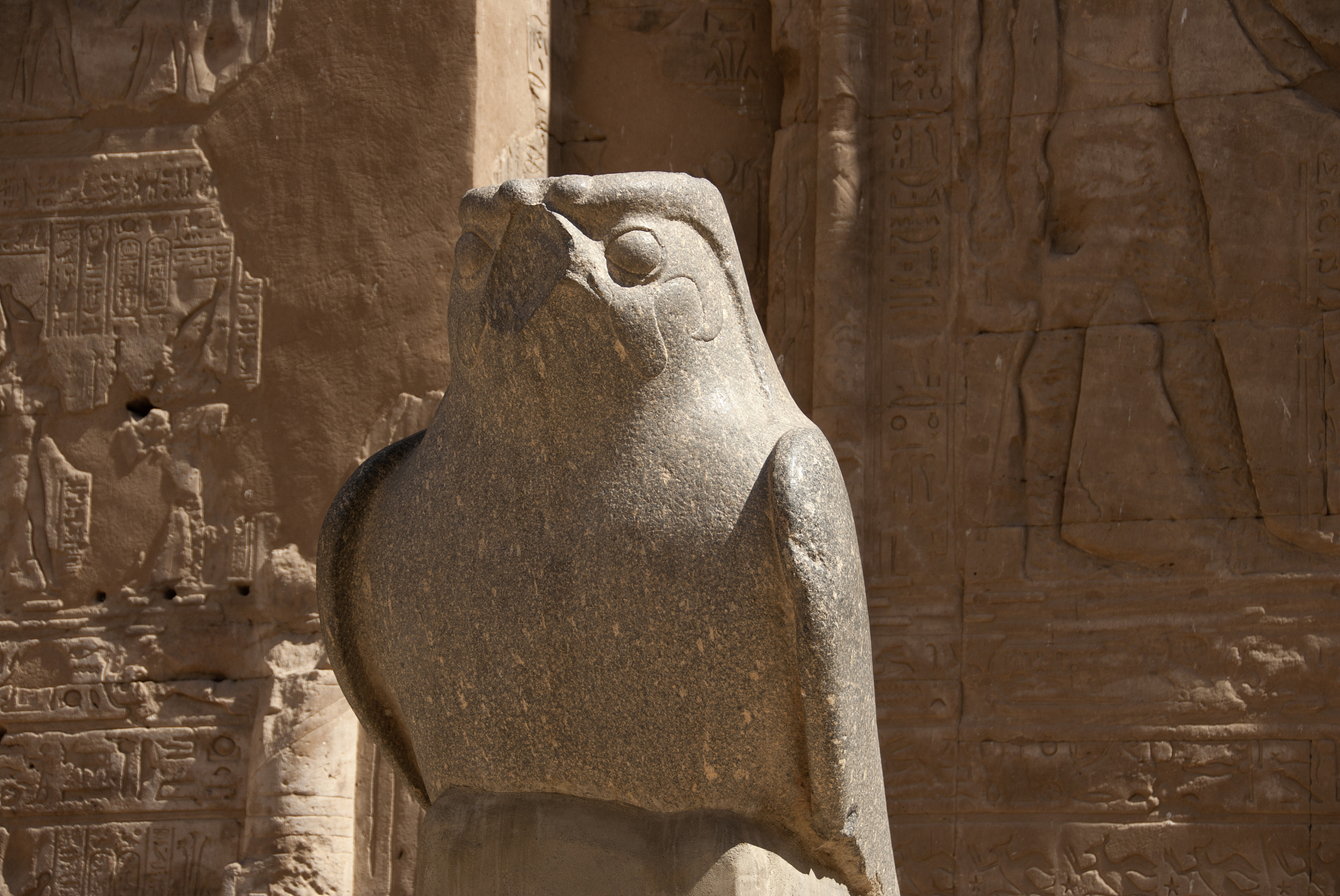 中国古代神 vs 西方古代神：形象、功能、信仰和地位的差异