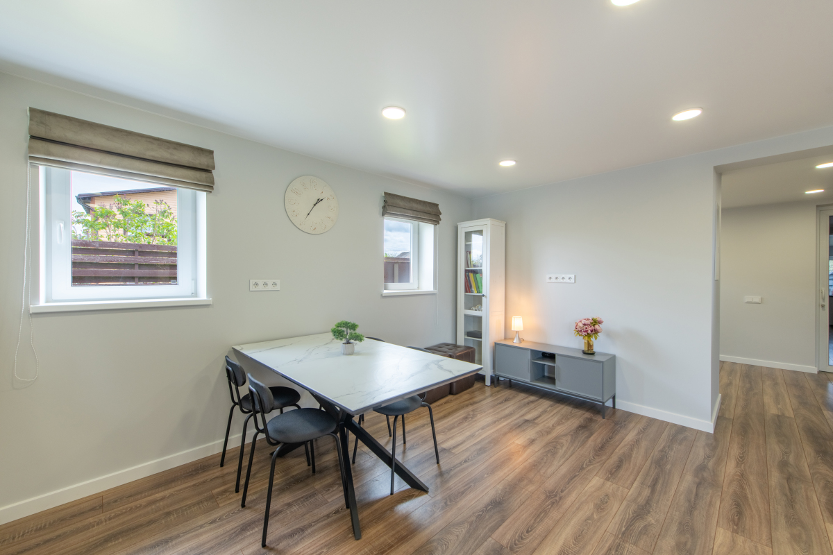 使用家居博主的口吻写篇1000标题 小户型装修新趋势：如何选择简约风格家具让空间更具现代感？