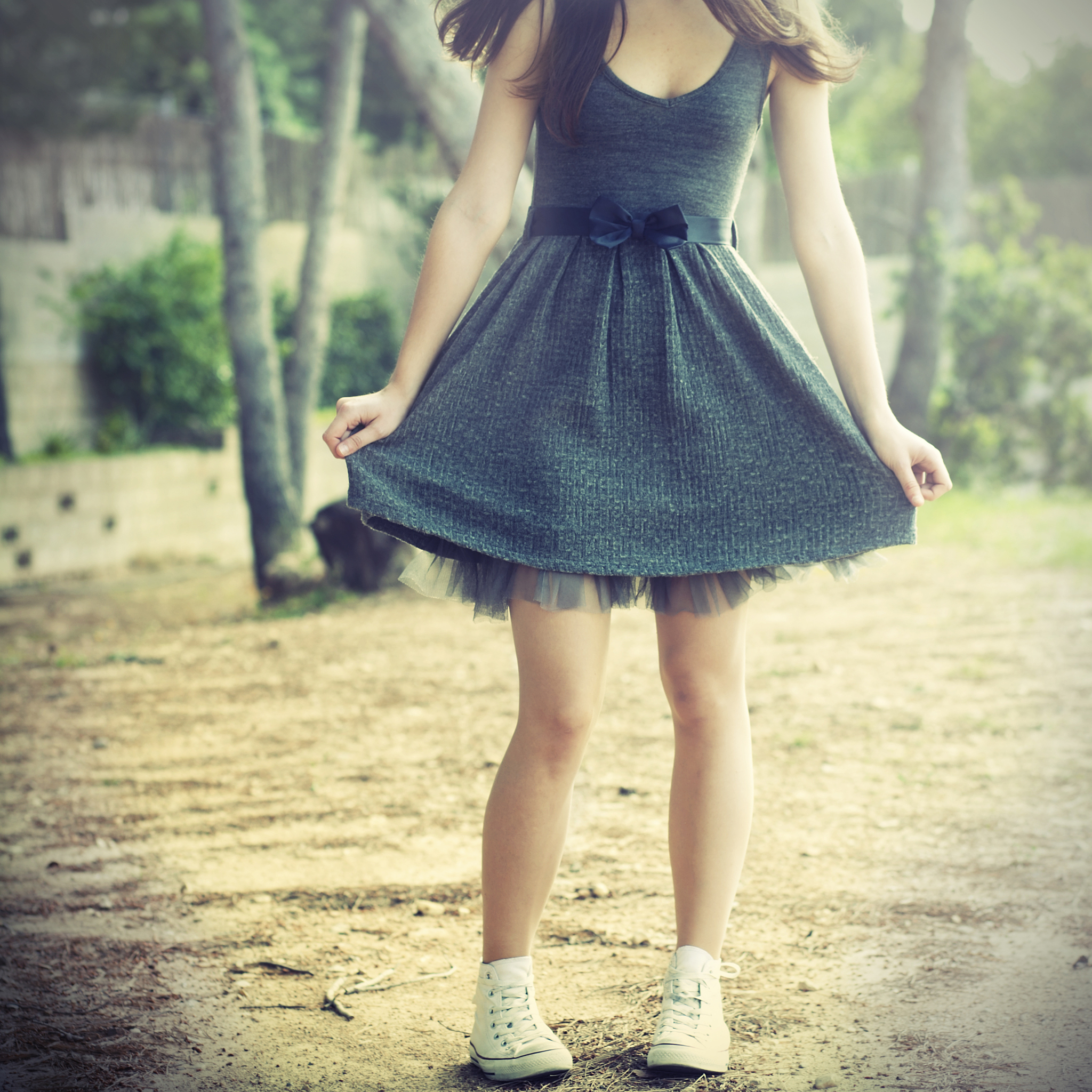 撰写一篇夏日时尚感穿搭文案风格童趣语言精湛很有夏天的意境