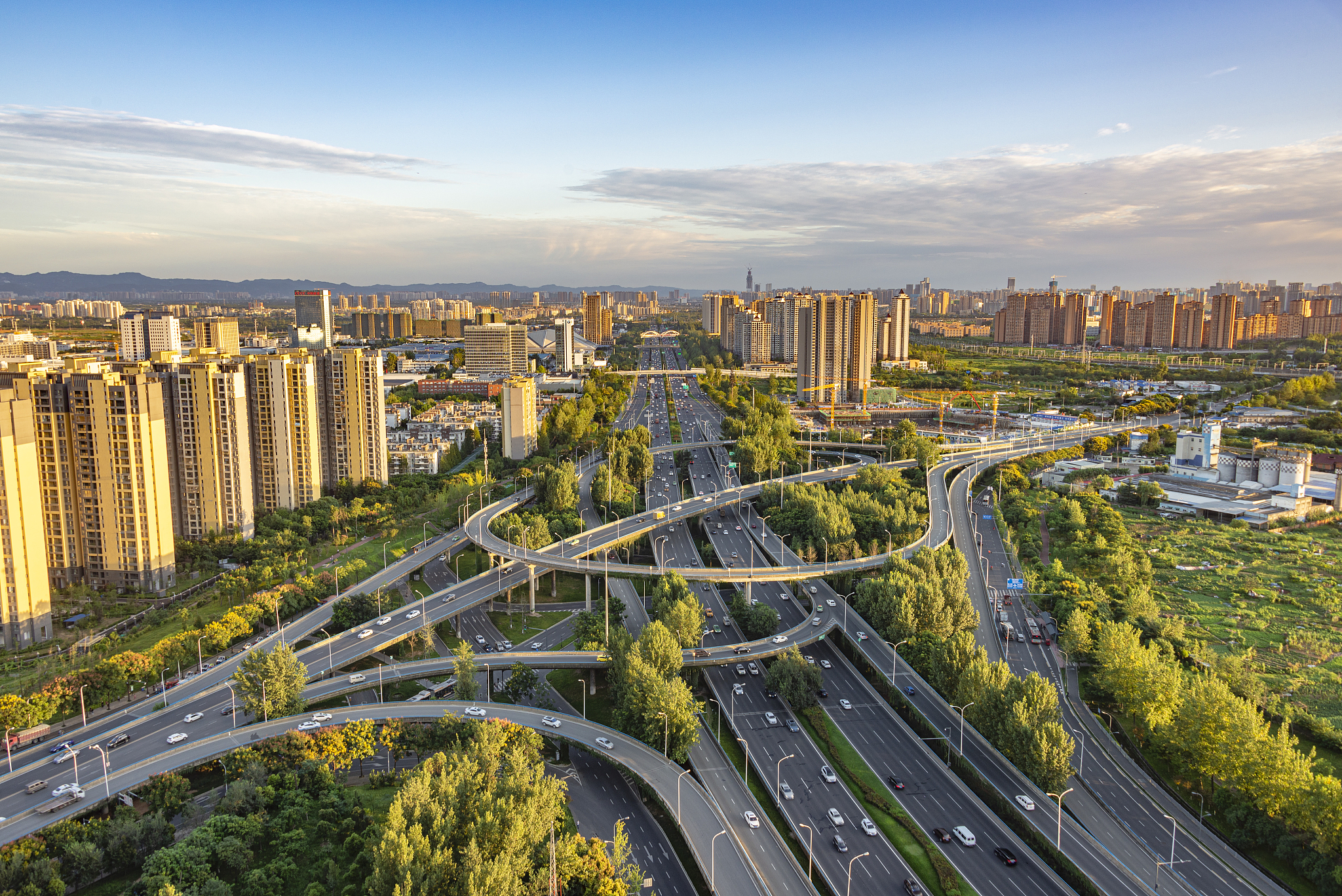成都龙潭立交站地铁房，地下室带采光井，舒适宜居