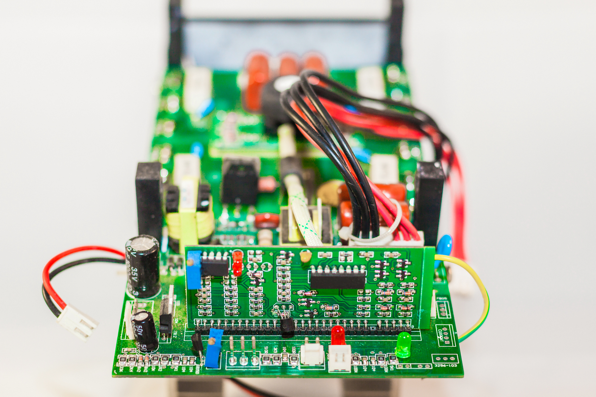 Arduino循墙避障小车：使用红外传感器实现自主导航