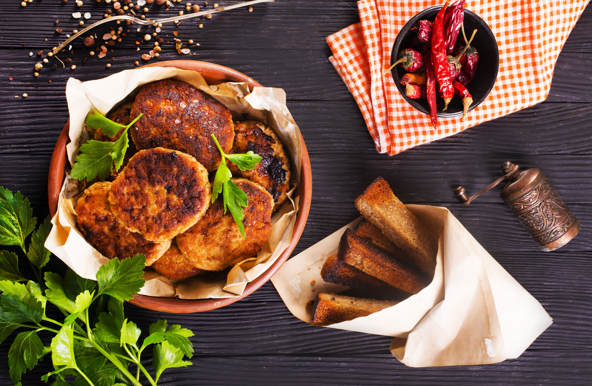 请帮我用英文翻译一下文字：西葫芦炒腊肉绝不仅是一个普通的菜品。这道菜将鲜嫩的西葫芦和咸香扑鼻的腊肉巧妙地融合在一起简单的调料对腊肉的咸味和西葫芦的清甜进行微妙的平衡营养丰富口感丰富是一道健康又美味的佳肴。此外西葫芦炒腊肉的做法也十分简单易学适合各个层次的烹饪爱好者。喜欢美食的你千万别错过我们这个频道。 订阅频道每周可看到各种实用的烹饪食谱。 大家喜歡記得點贊支持哦！