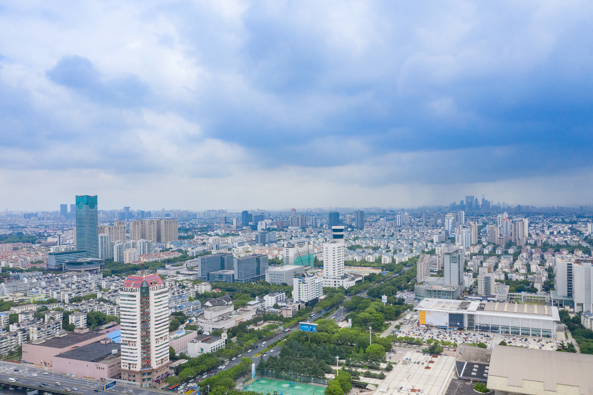 航拍现代城市建筑风光