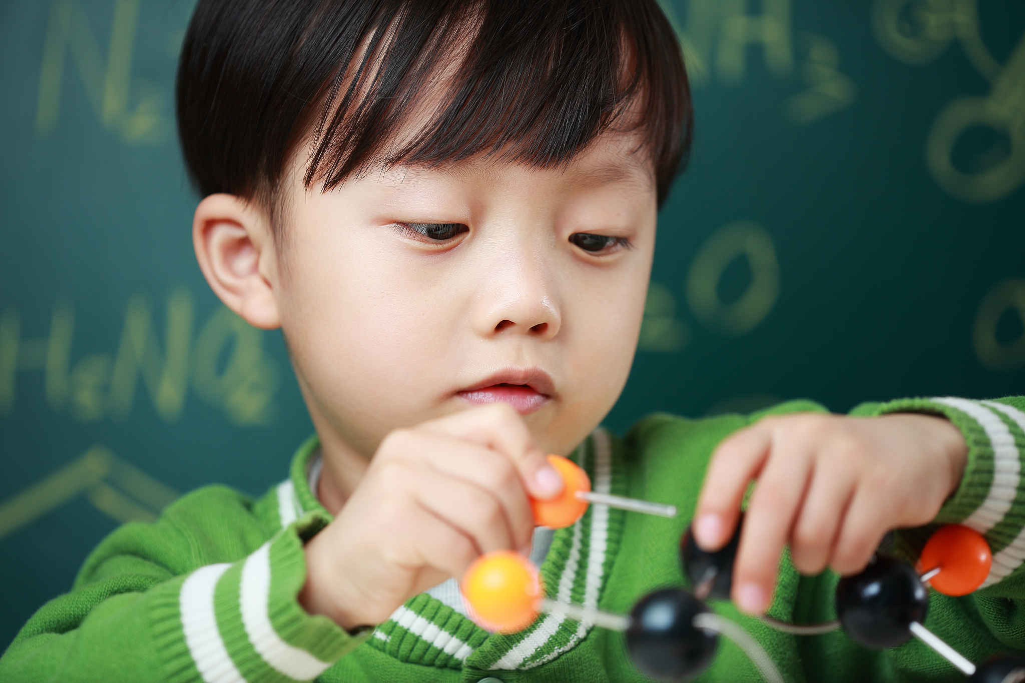 请以新课标下小学信息科技项目式学习活动实践探究为题目写一篇详细报告好吗？
