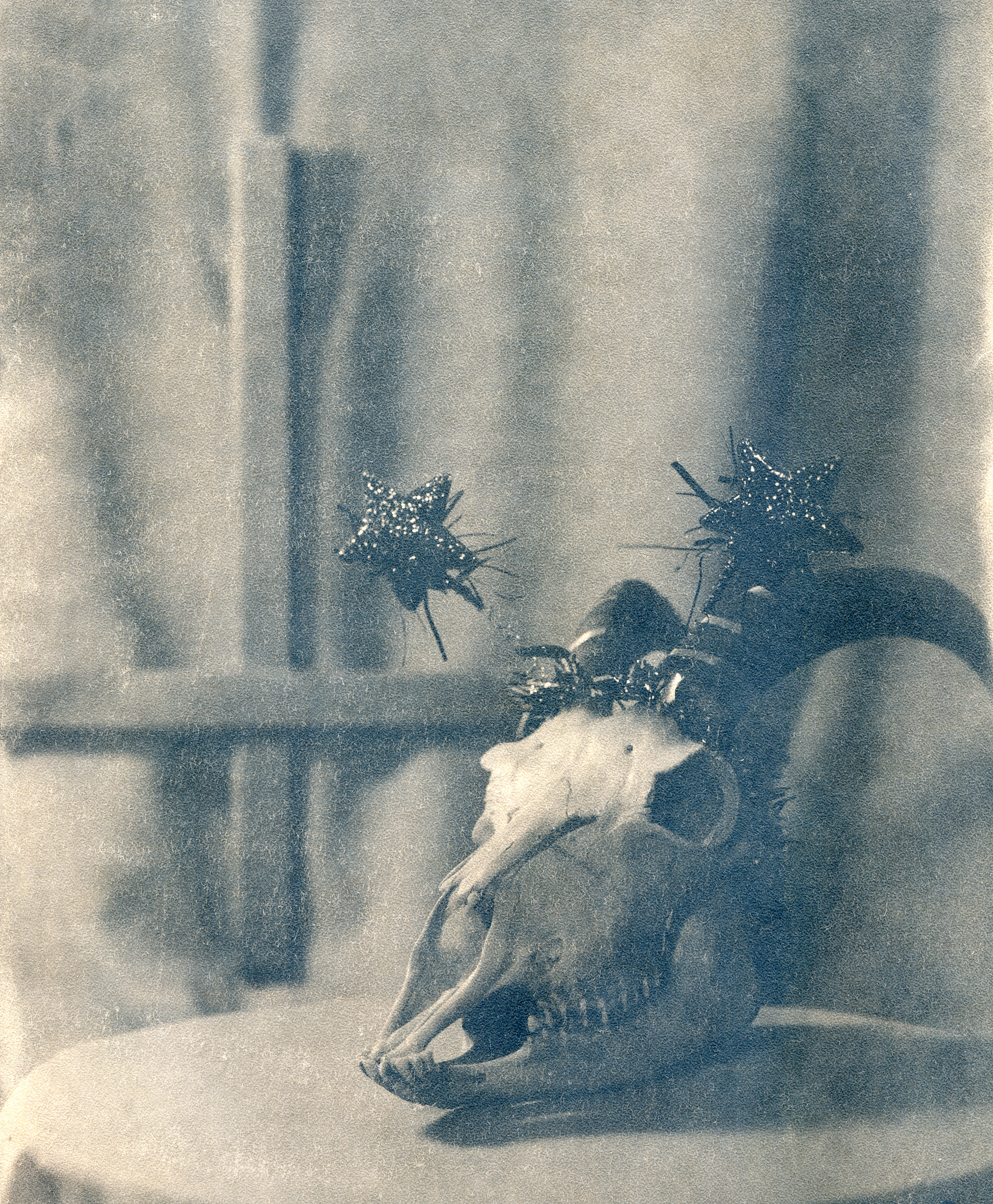 例举永井一正5个设计作品并分析设计作品的整体、细节、创意审美、功能、材料、技术等方面进行归纳、提炼、分析、评价分析、评价内容要具体深入;