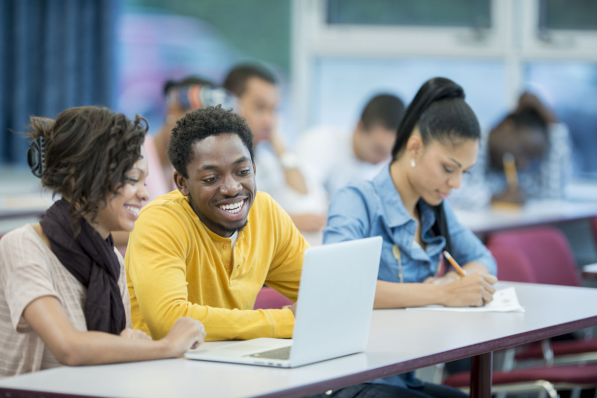 详述西班牙中文教育的供求关系