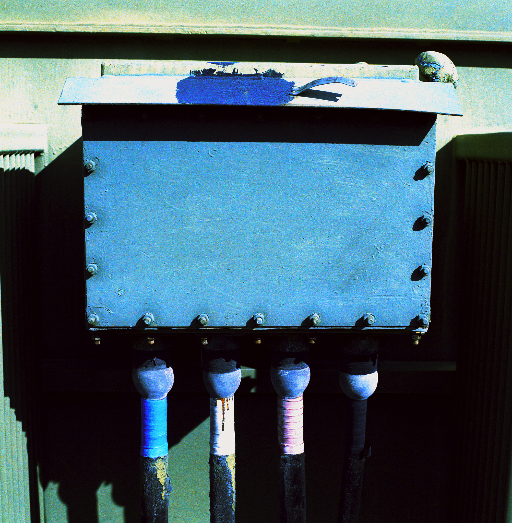 高密封性光伏接线盒的设计思路和相关技术