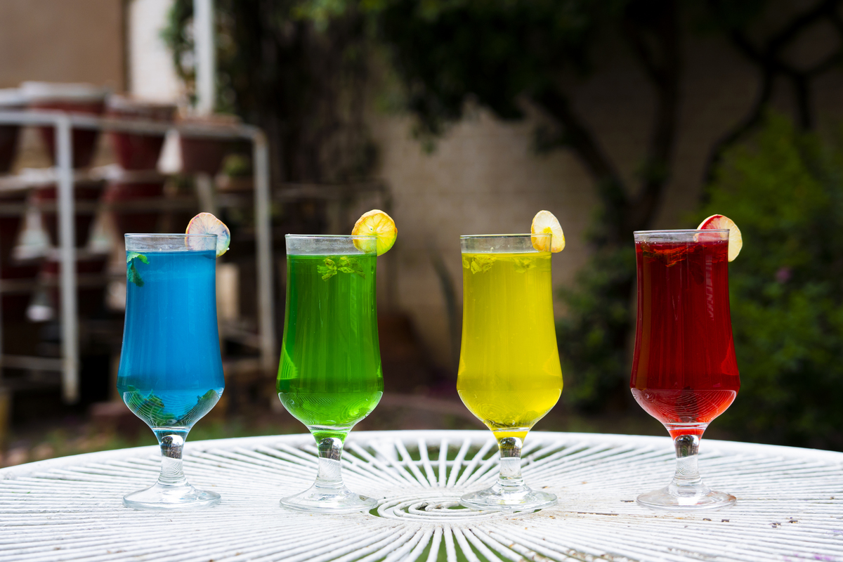 简单健康橄榄鸡尾酒配方：周末完美饮品