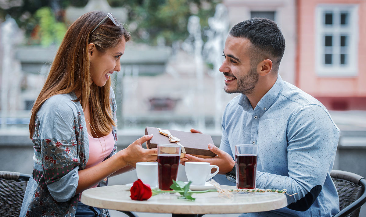 在竹林里找到男主角需要借阅资料该怎么展开言情小说描写
