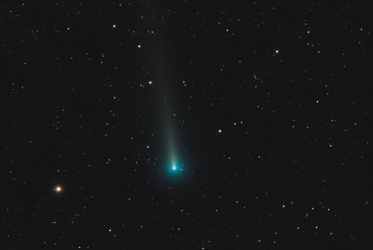 彗星伦纳德c / 2021 a1拍摄于2021年12月4日