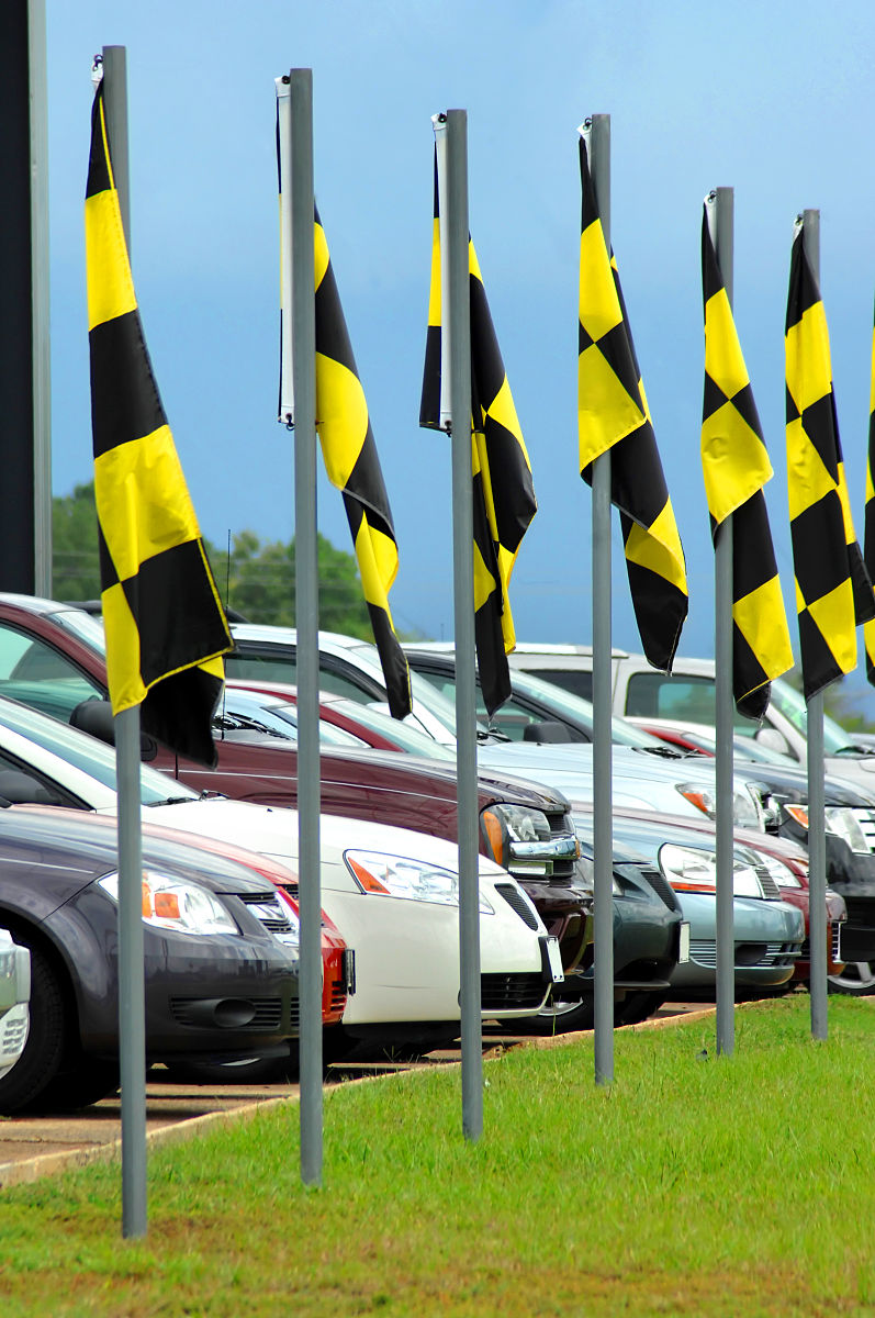 在成都人生第一次买车是个二手车去过户时需要带什么