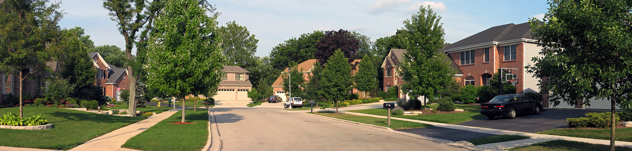 suburban cul-de-sac panorama