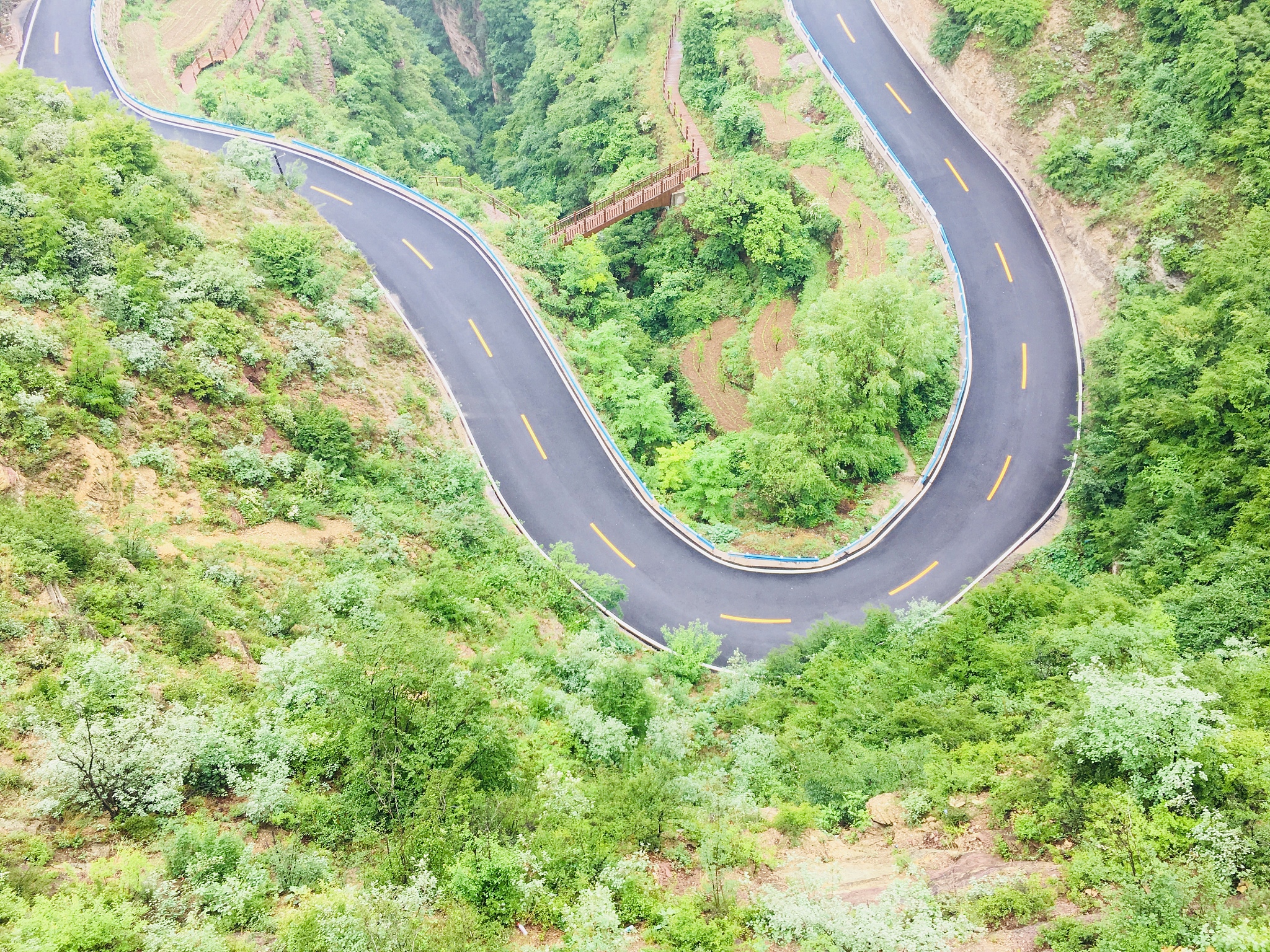 山地道路驾驶技巧：安全驾驶指南