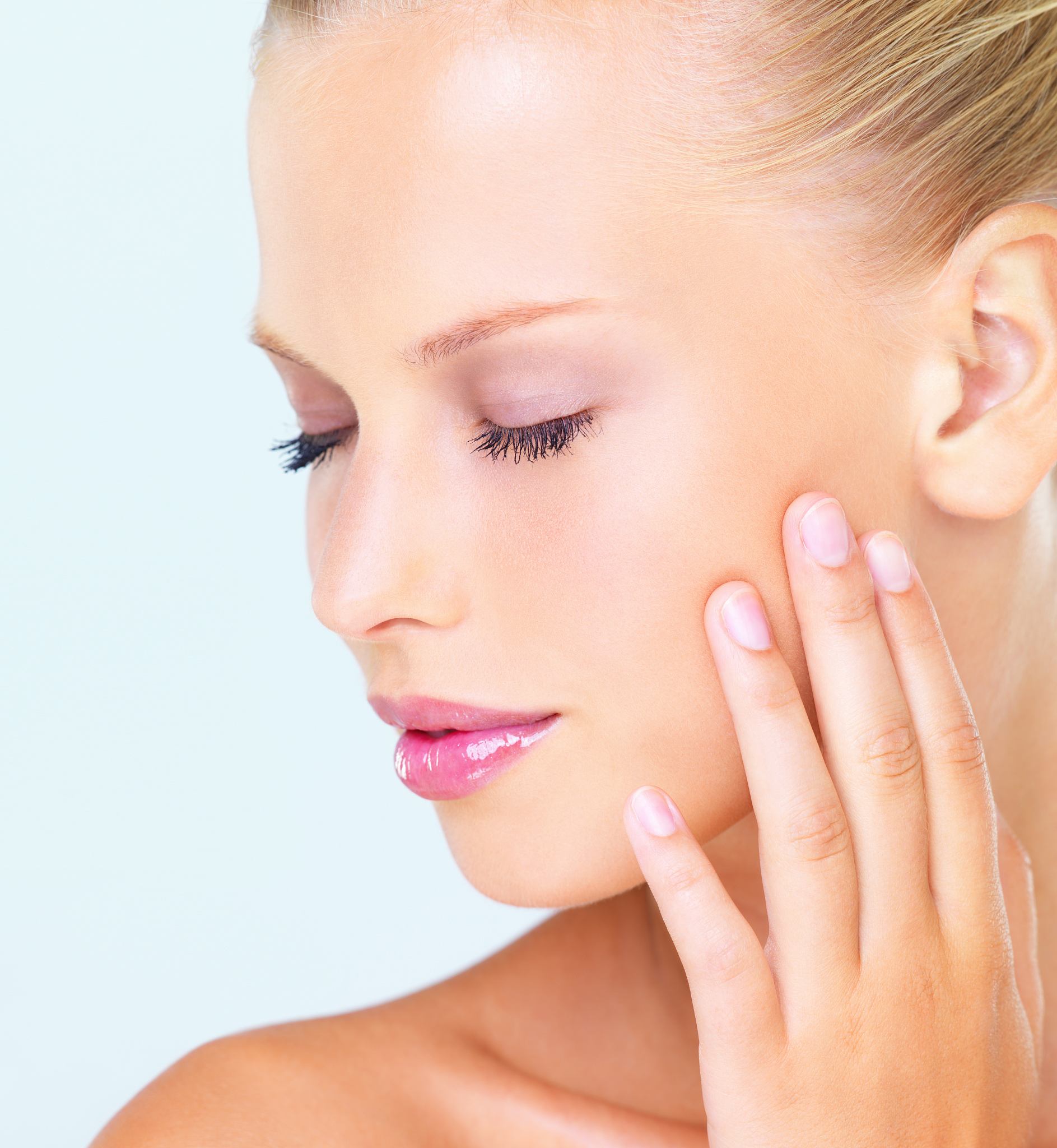 改写这段话存在多种复杂背景、光照条件、拍摄角度和肤色干扰等因素的影响