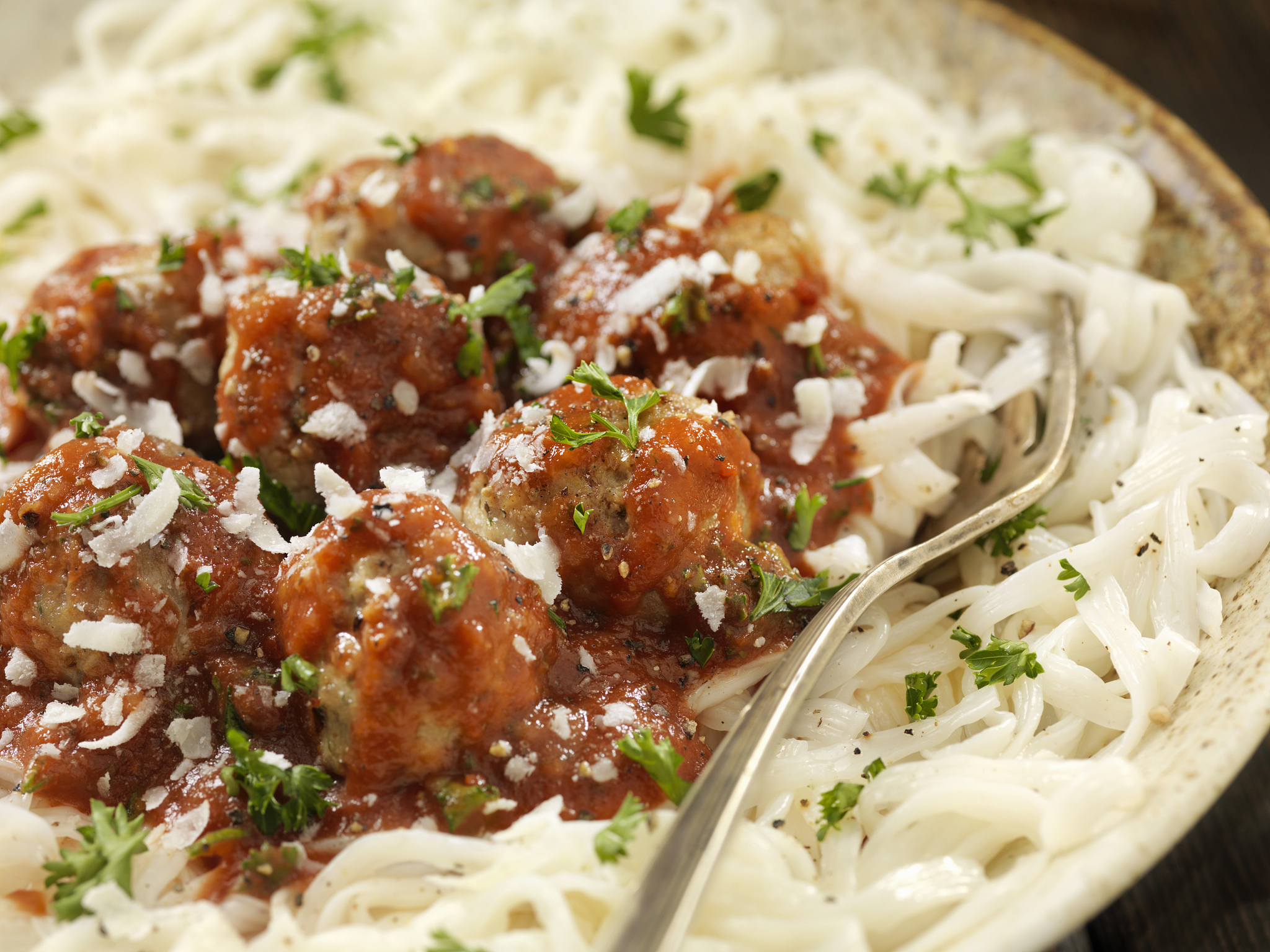 大米和面条哪个热量更高？详细对比分析