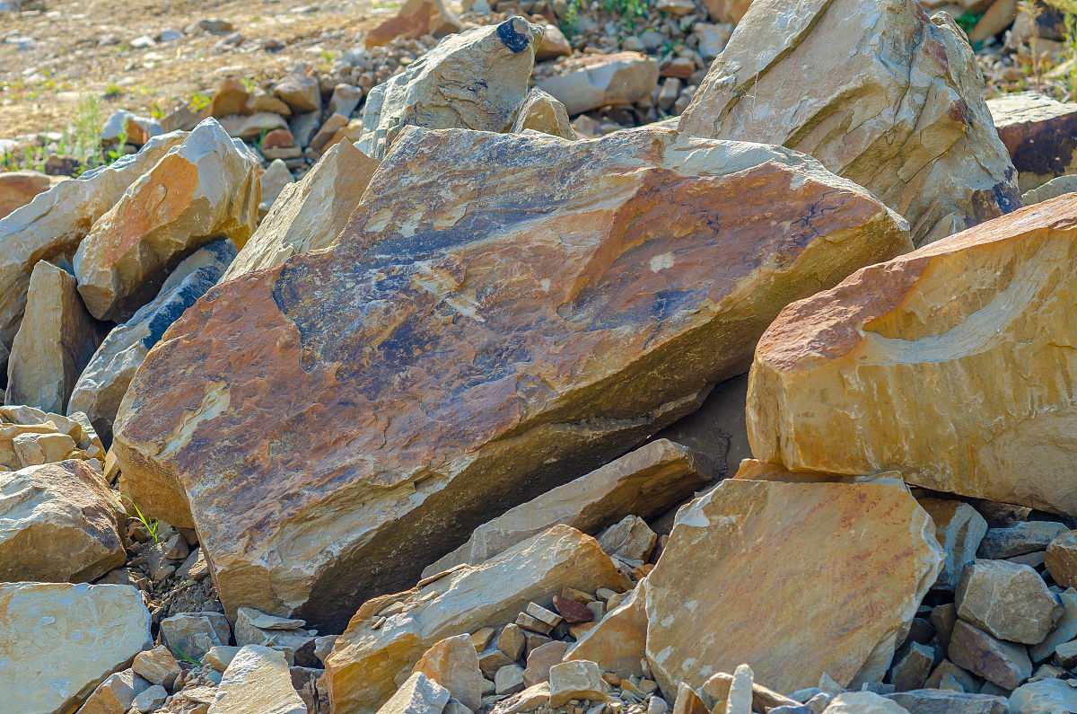 石头怎么形成的可以人工制造吗