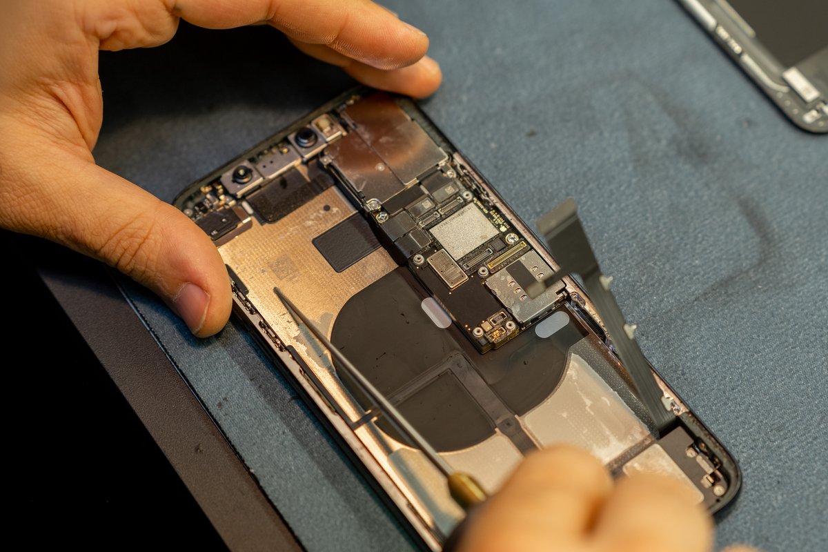 等一下连接线是手机内壳的东西吗vivo手机而且很难打开内壳甚至以我的条件打不开