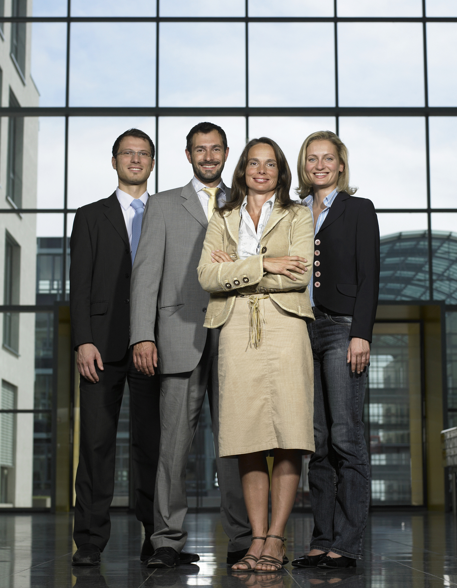 世界上最高的人据吉尼斯世界纪录现有世界上最高的活人是土耳其人苏丹·科瑞雅尔身高251厘米8英尺28英寸。历史上最高的人是美国人罗伯特·威德洛在1940年代达到了272厘米8英尺11英寸的惊人身高。伊斯兰教徒为什么南人都戴帽子这个问题不太清楚因为伊斯兰教徒并没有规定南方人必须戴帽子。可能是因为南方气候较热戴帽子可以遮阳防晒也可能是因为南方文化习惯的影响。我说的是男人 打错字了同样适用于男性伊斯兰教徒