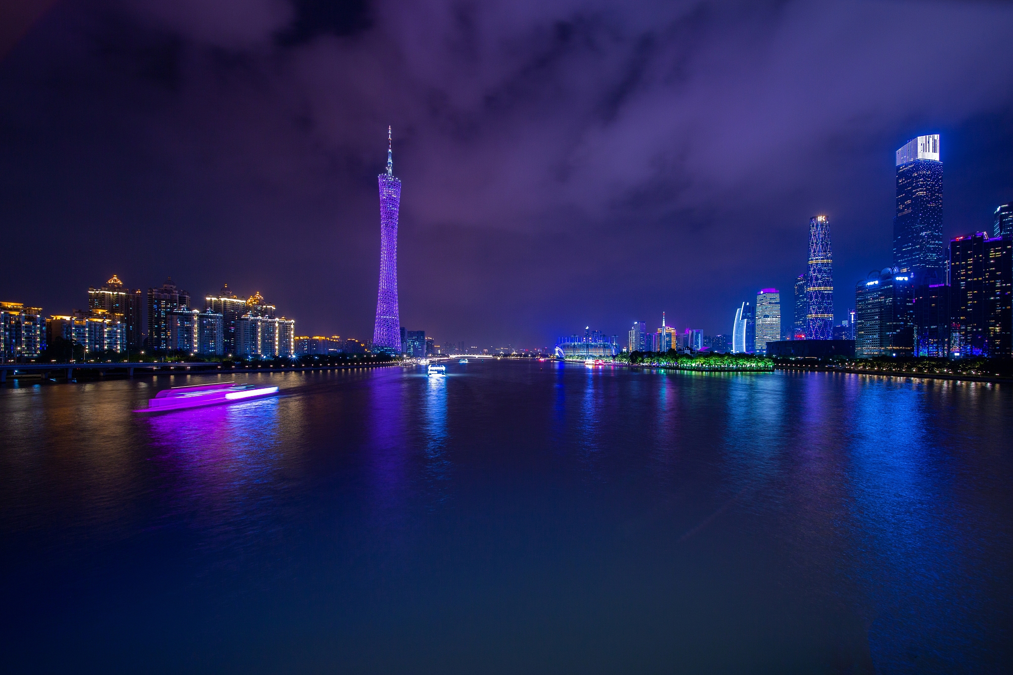 形容夜晚的优美词语：比'华灯初上'更诗意！