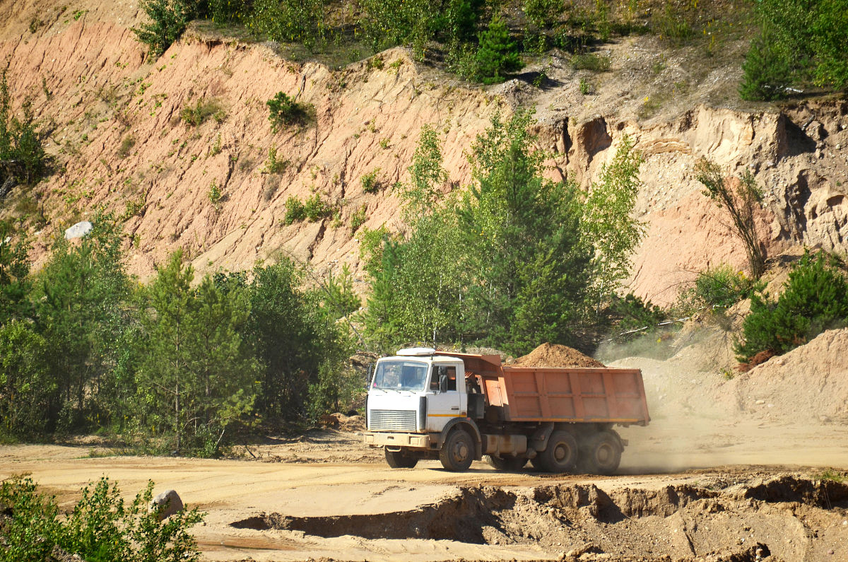 不是清水和沙子你傻吗清水能储存吗？这个表达通常用来形容某个事物非常简单、基础、显而易见不需要太多思考就能明白。它并不是字面意义上的清水和沙子而是比喻事物非常简单易懂就像清水和沙子一样容易区分。养护中心75公里按照规范标准需要储备多少沙子这个问题并不适用于不是清水和沙子你傻吗清水能储存吗？这个表达。请提供更多背景信息或相关上下文以便更好地回答你的问题。说这个问题