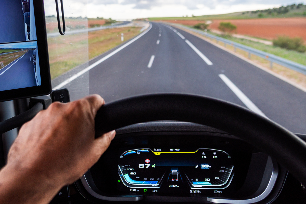 HUD未来车载内饰显示主流?优势与不足分析 HUD未来车载内饰显示主流?优势与不足分析