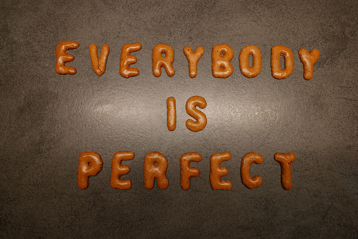 每个人都有故事：为何我们不该轻易评判他人