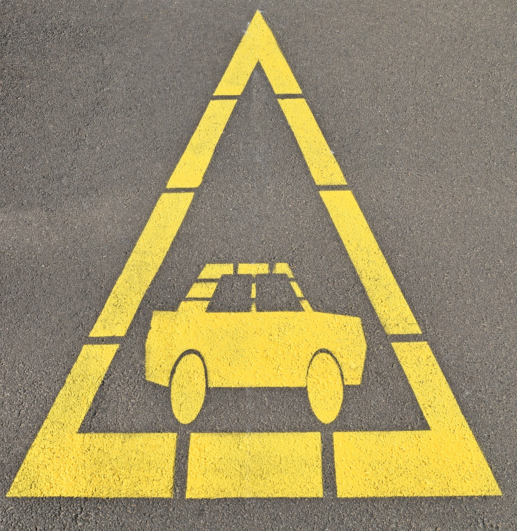 超速行驶干预方式：警示、限制、监控与辅助