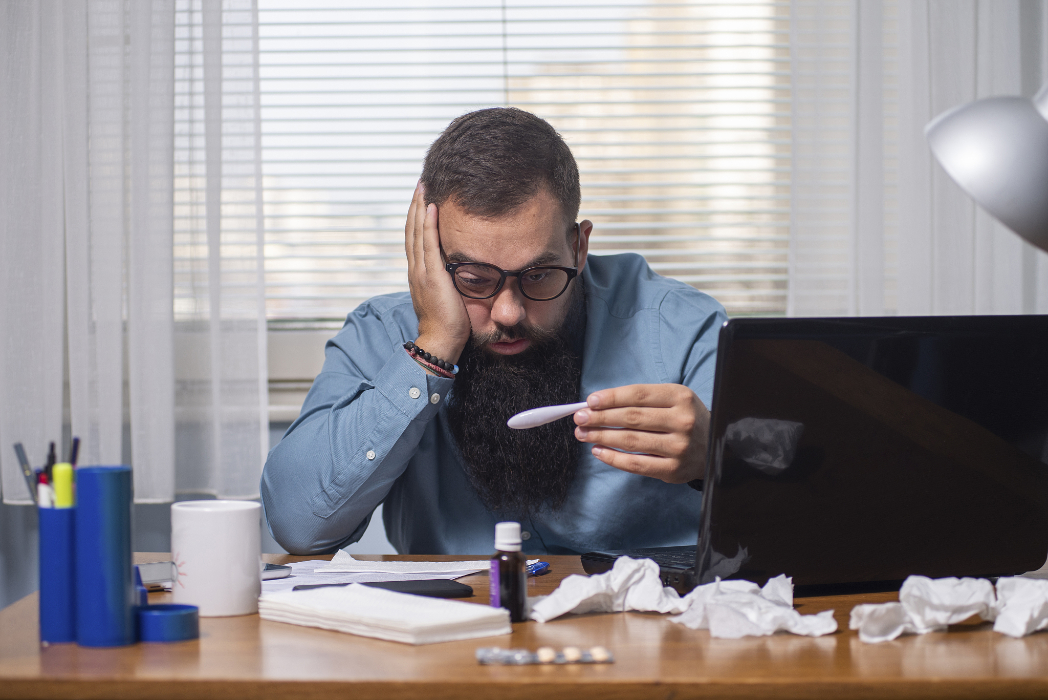 热不可耐的意思及应用场景详解