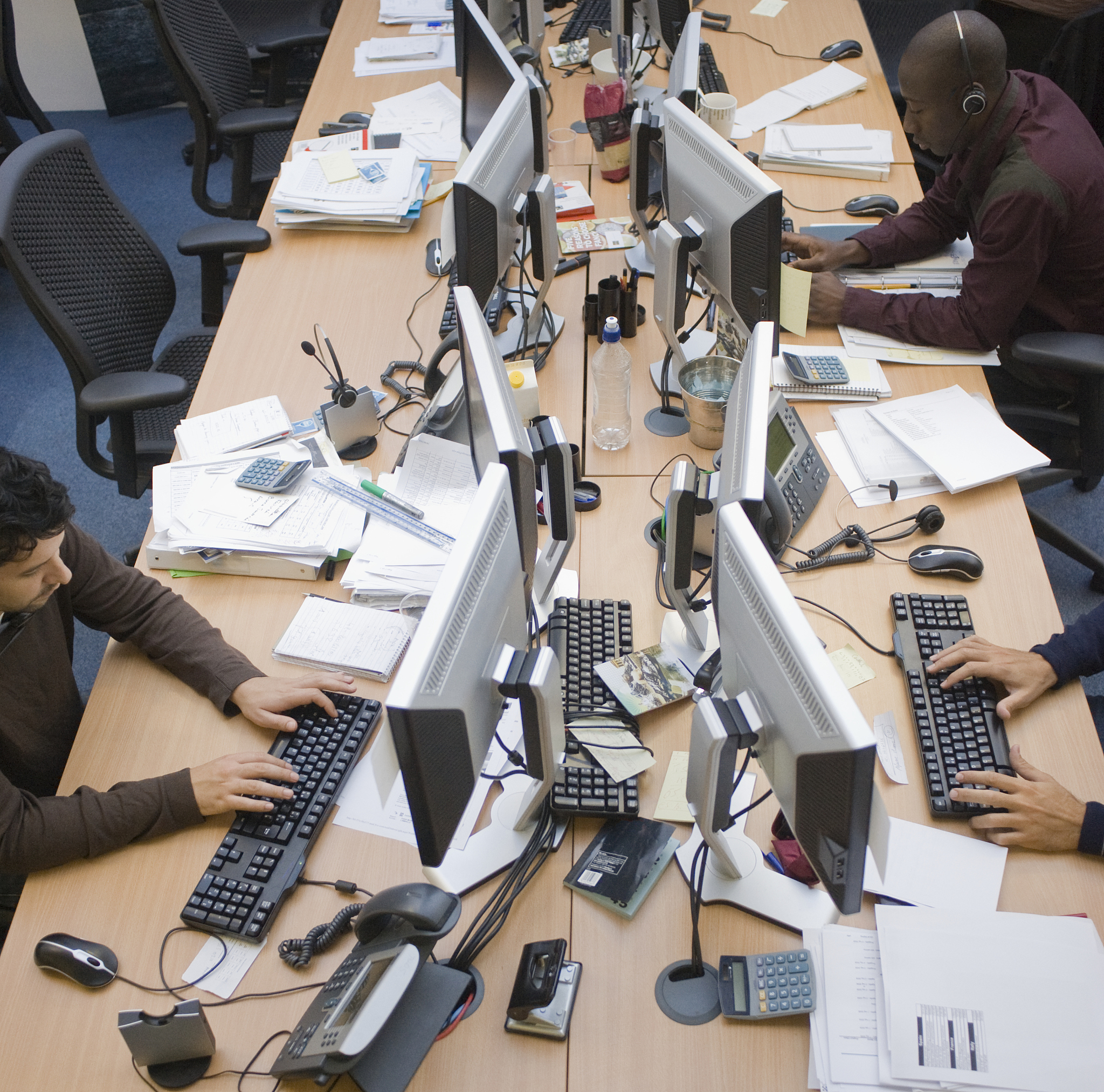 请模仿老板的语气写一篇要求员工无偿加班的文章