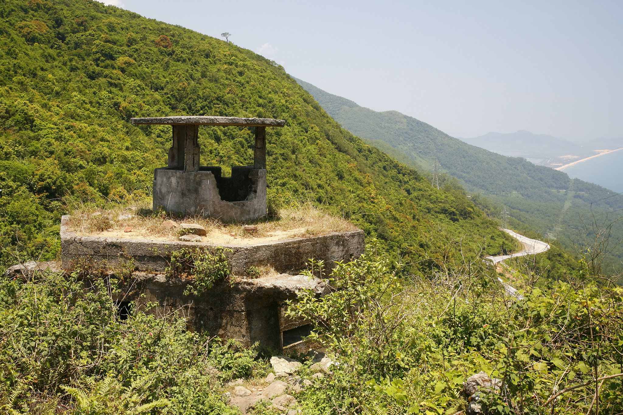 hai van pass scenic lookout & bunker