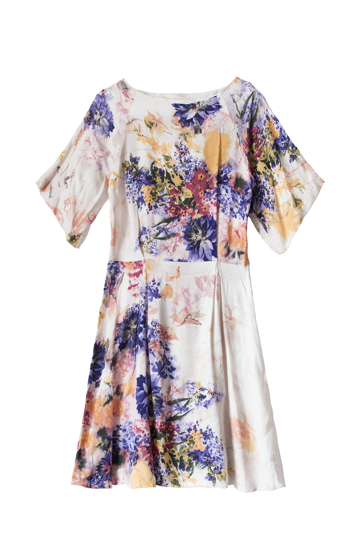 天使翅膀刺绣牛仔连衣裙：显瘦百搭，舒适优雅