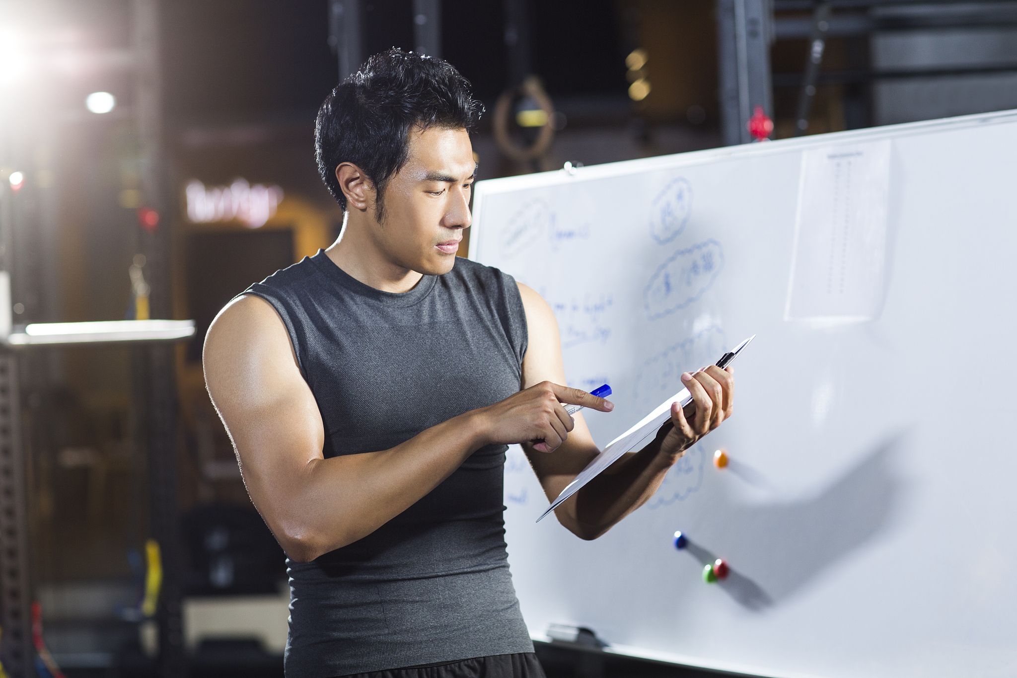 一周健身计划制定：资深教练帮你打造完美身材