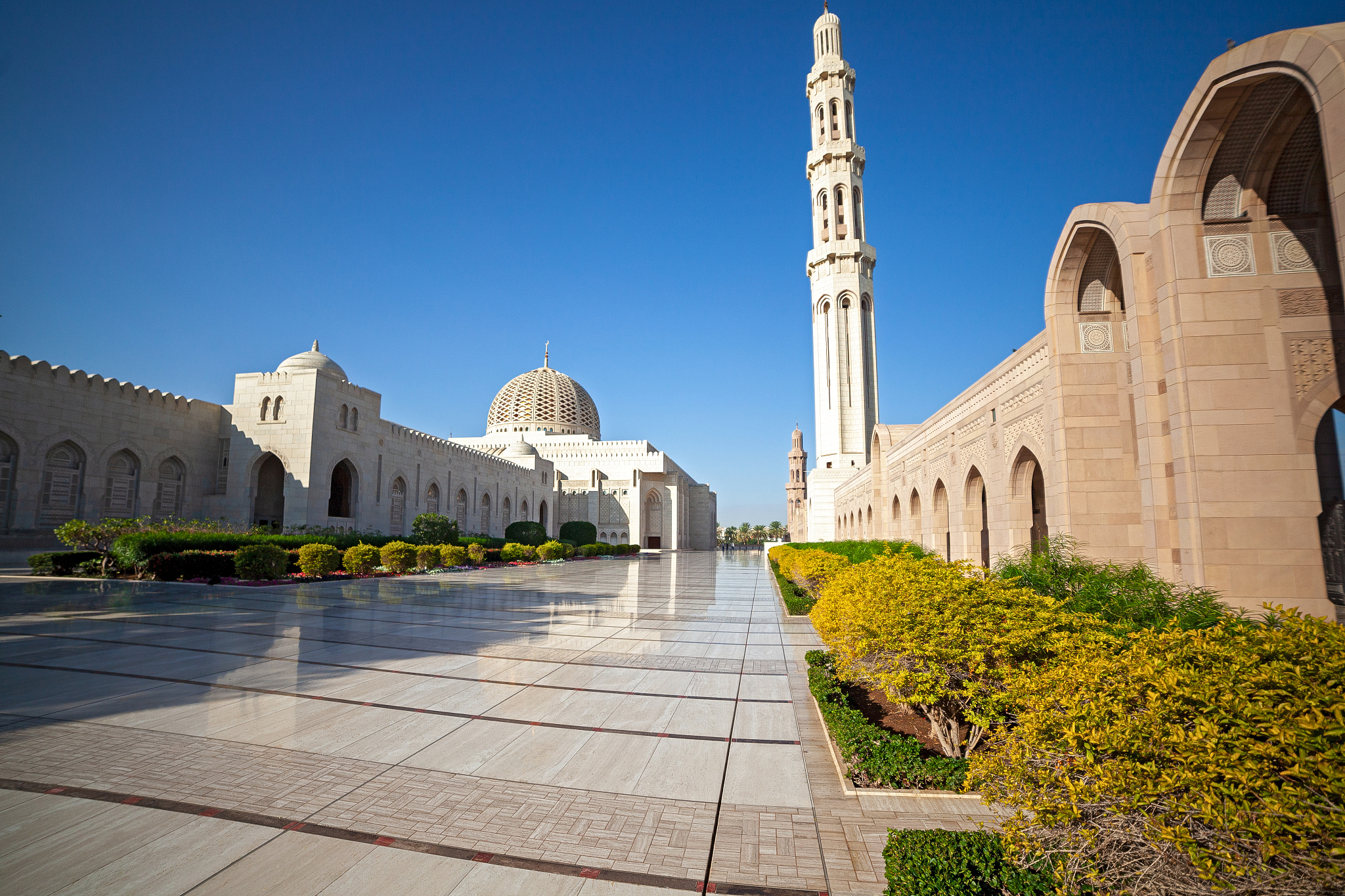 sultan qaboos grand mosque in muscat, oman