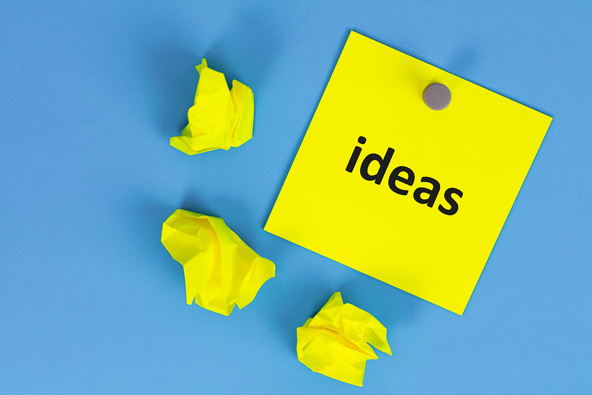 查阅相关资料，选择相同课题不同的教学设计方案（新课改前和后），从教学设计的理论的要求出发，比较两个教学方案，并在此基础上完成一篇小论文。