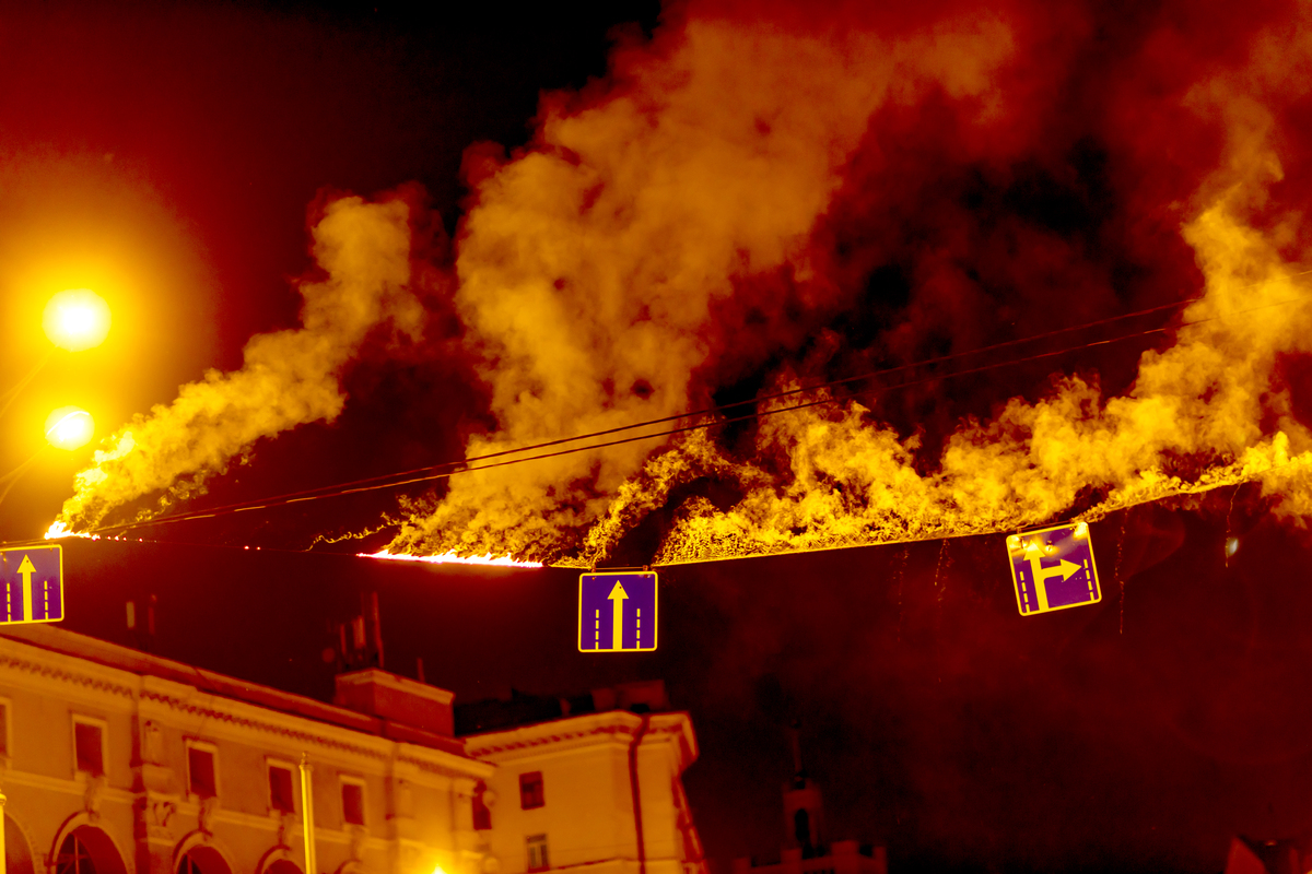 天津港8.12特大火灾爆炸事故伦理分析：责任追究、安全管理与重建