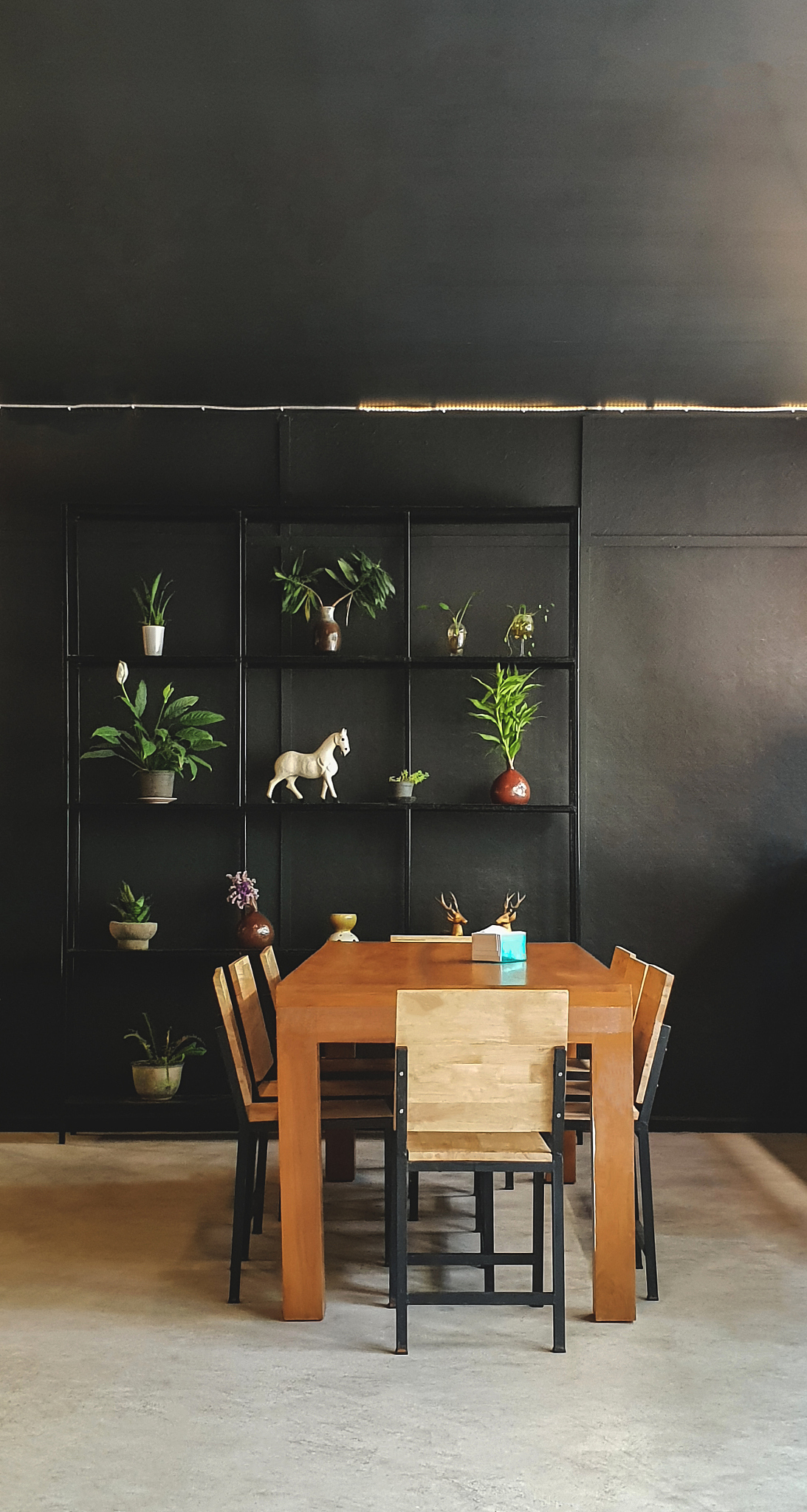 decorate the restaurant with black vintage table and chairs.