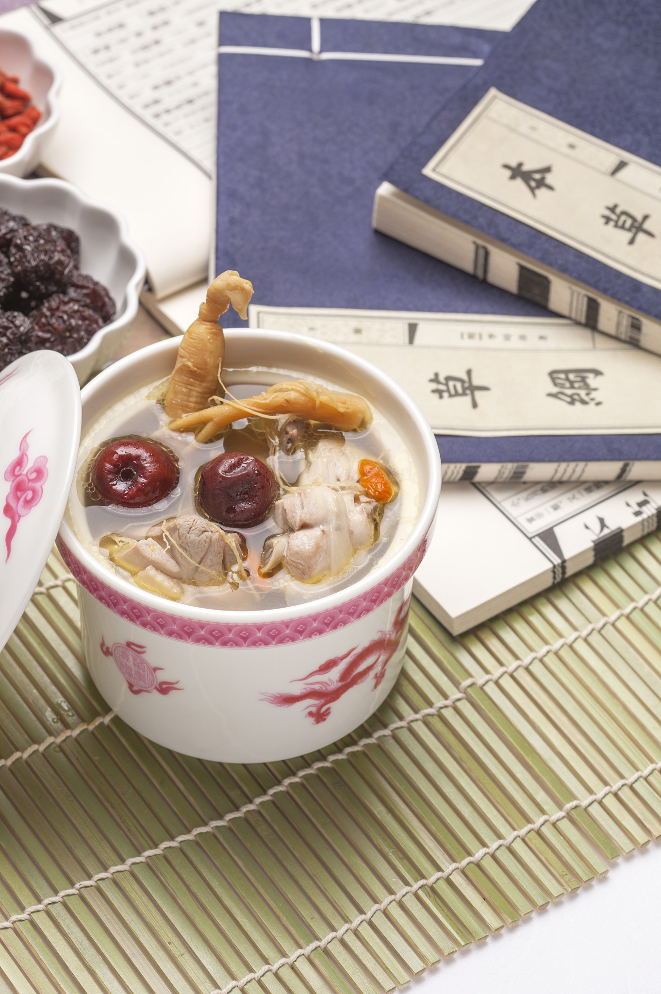 经期量多还疼痛？这款汤简单有效，两样食材就能缓解！