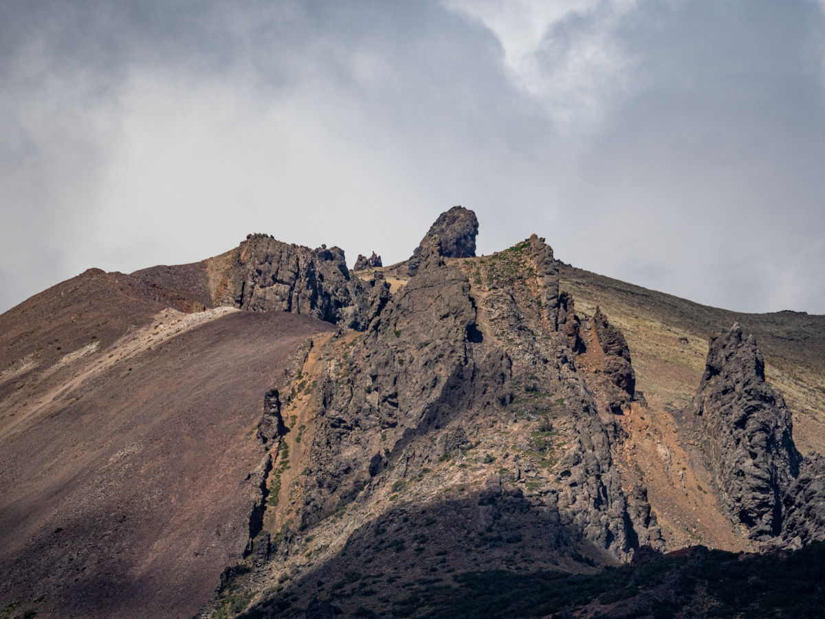 请以青山汉塞为主题写一篇赋