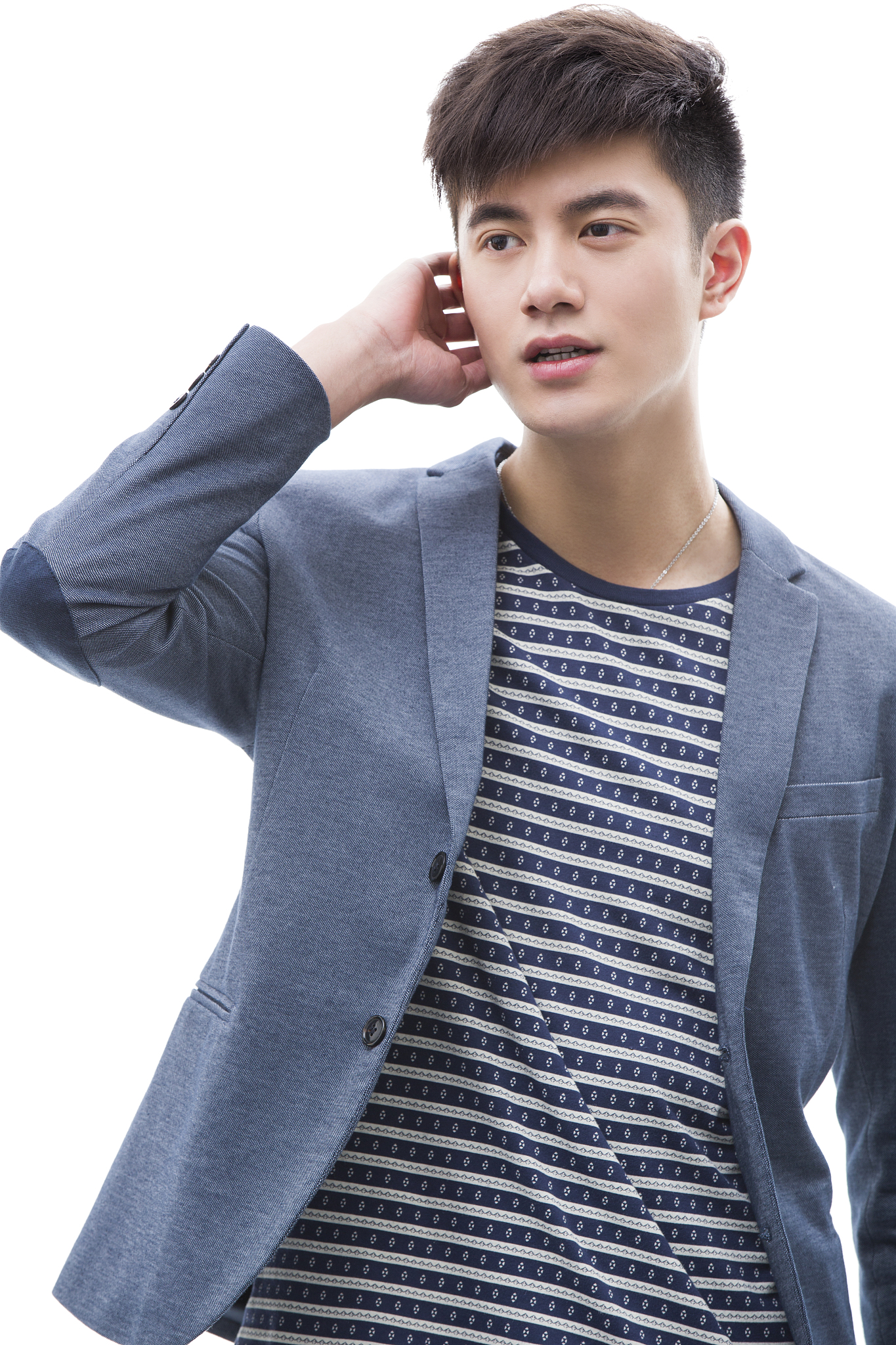 请模仿大学女生看到帅气男生时的想法