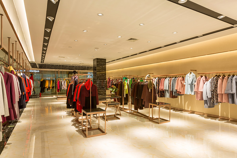 女性服装店装修设计：10个关键技巧，打造吸引女性消费者的店铺