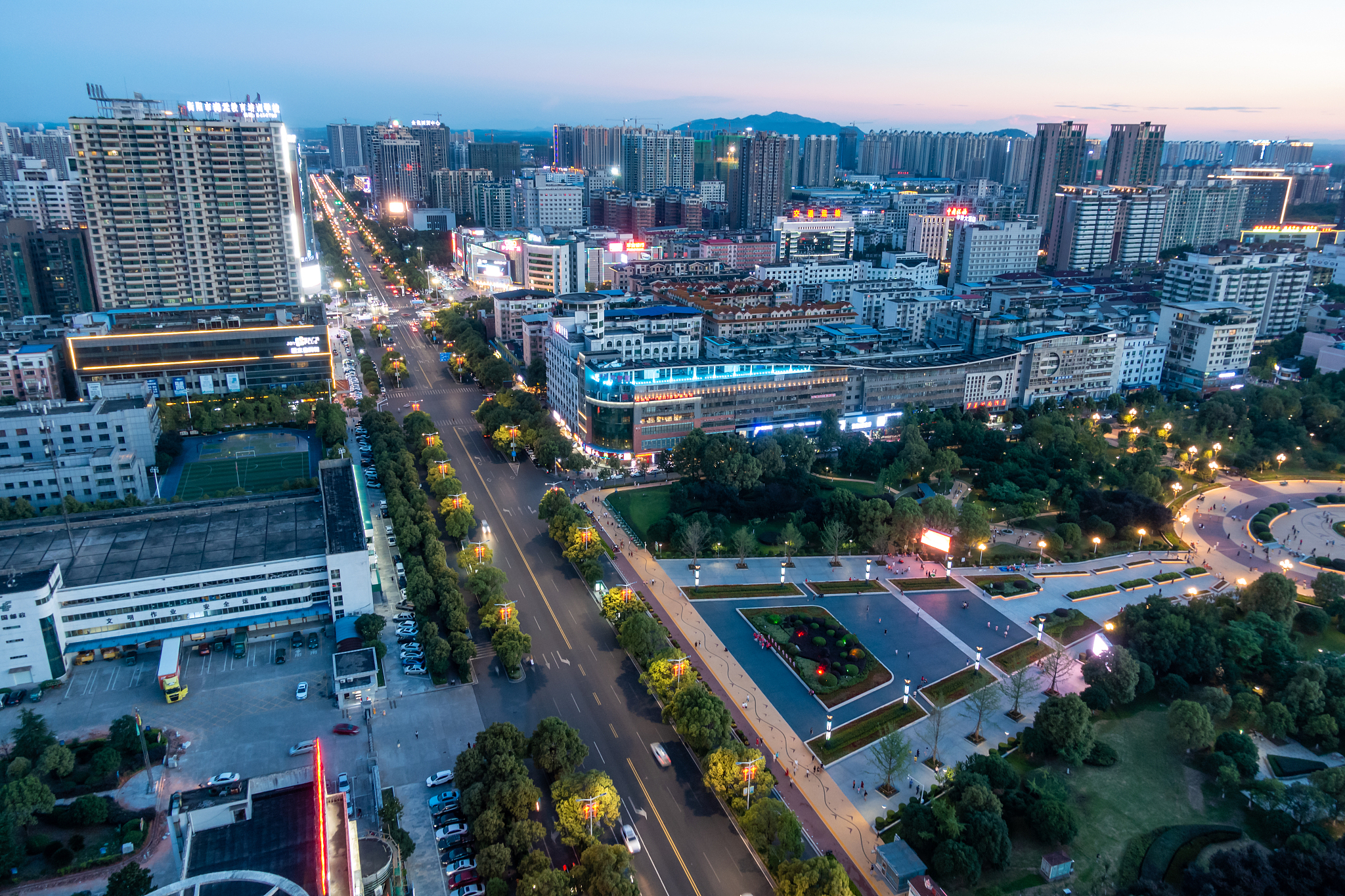 航拍视角,城市公园夜景