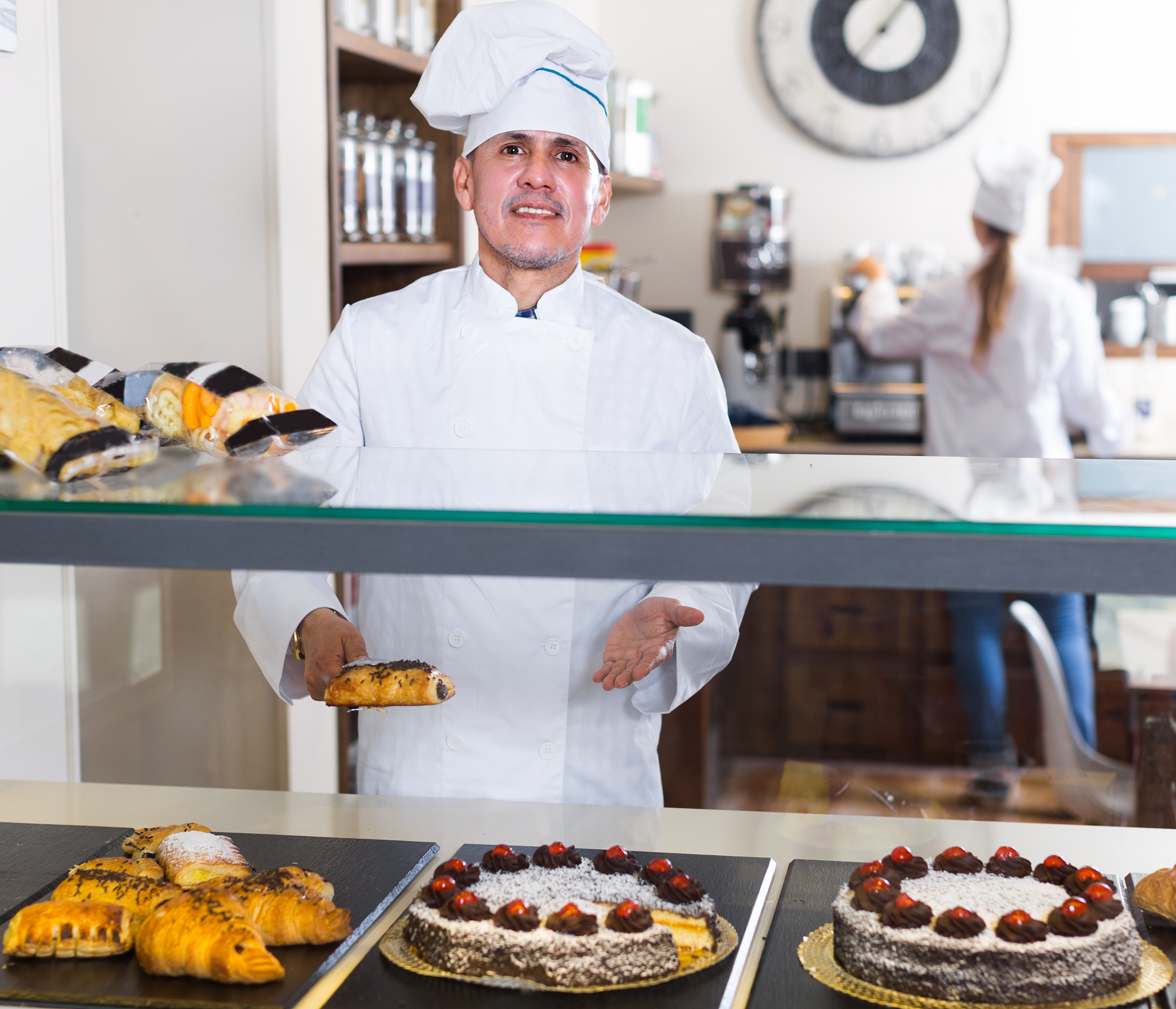 天津欧米奇西点西餐学院专业设置：烘焙、西餐、管理、酒店