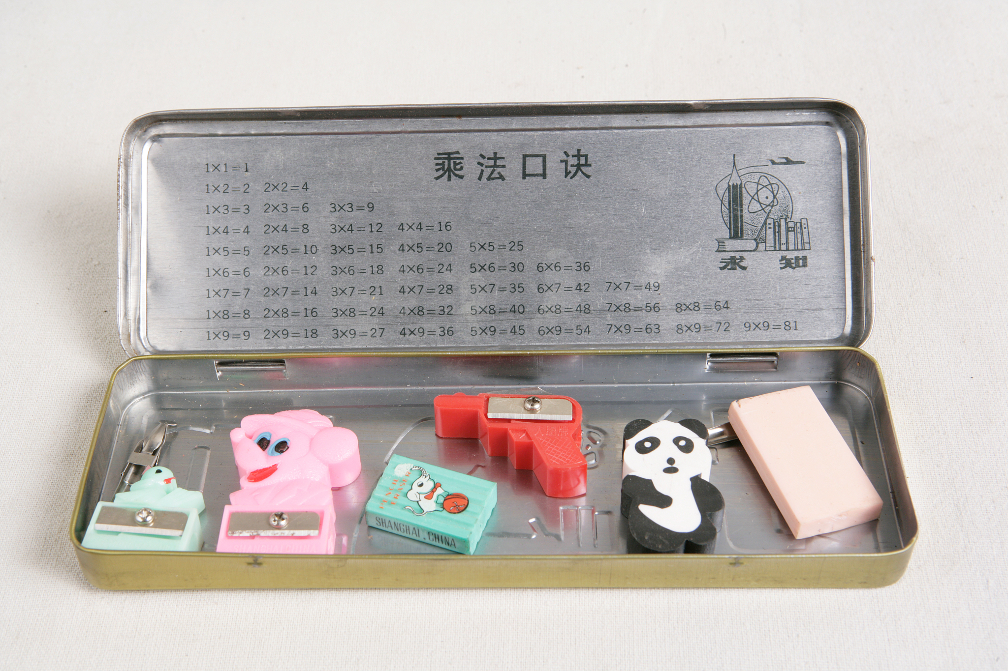 请列出25个吸引客户的阅读架笔盒的产品标题文案