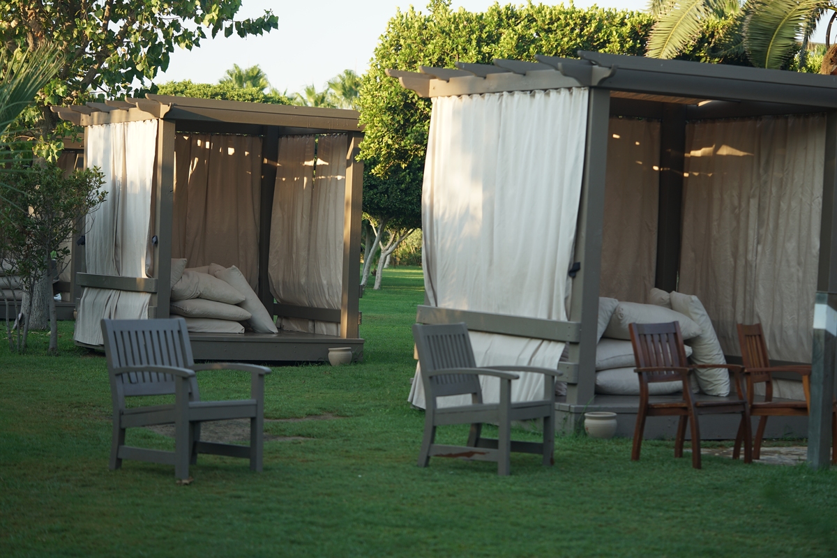 写一篇旅游中的住宿选择