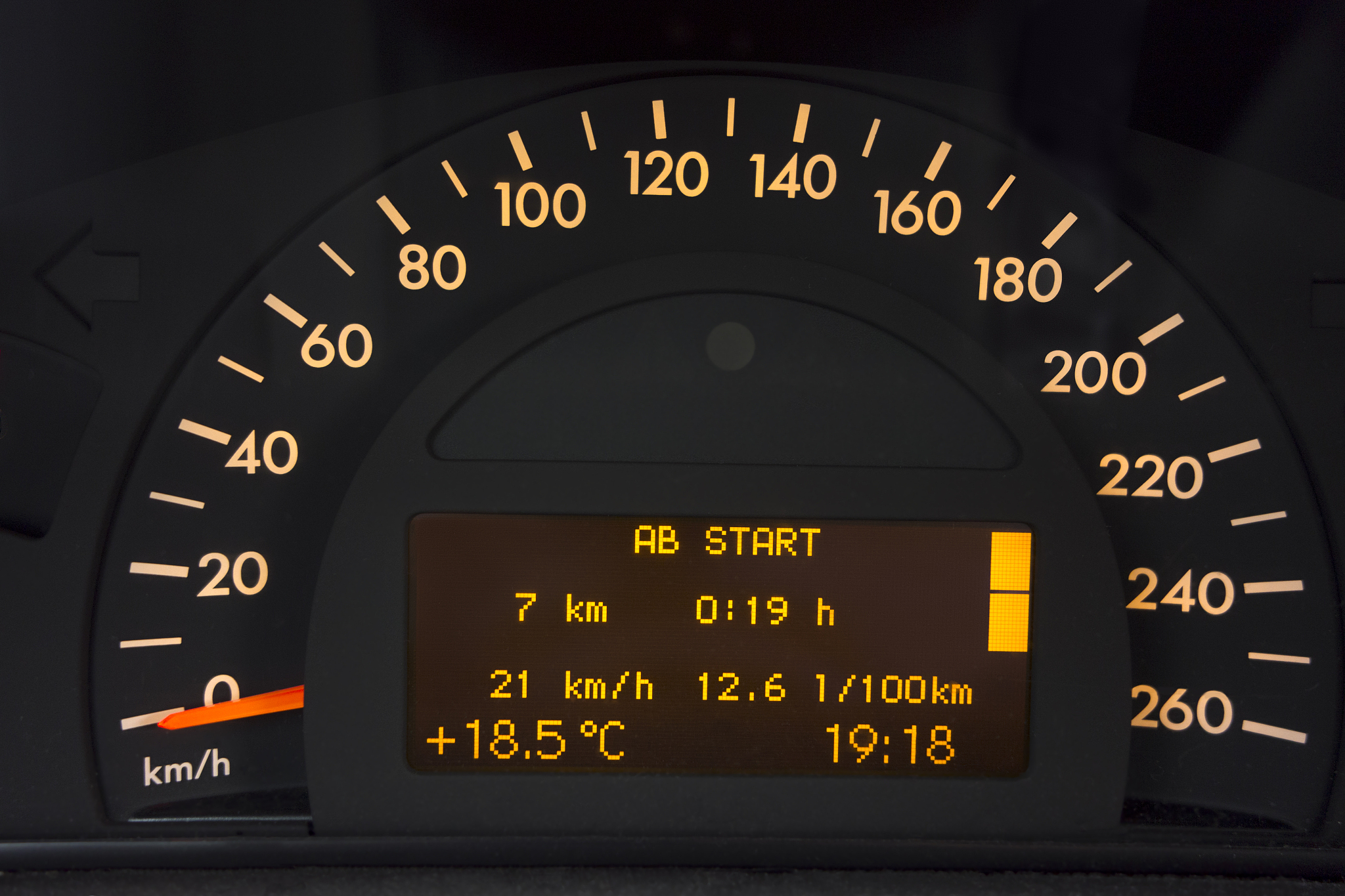 我的车行驶了550公里用了30升起走请问每公里耗油量是多少升