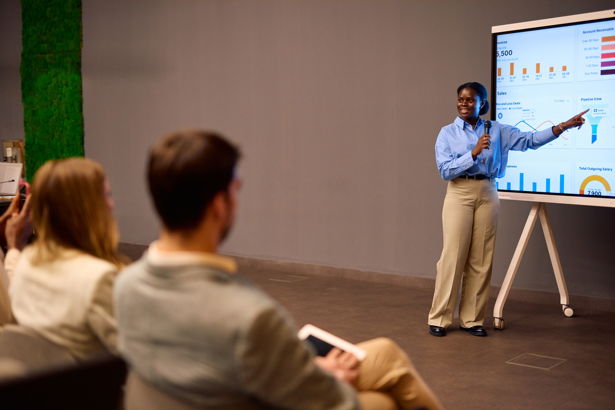 translate the paragraph into EnglishThe first 不可忽视的技术就是virtual reality。 According to Verified Market Research the Global Virtual Event Platform Market size was valued at USD 903 Billion in 2020 and is