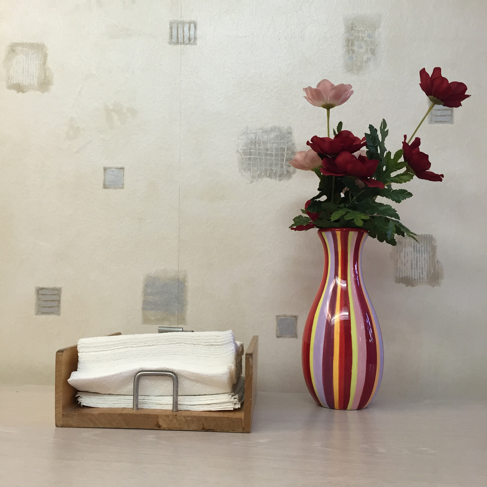 帮我用英语写一段Aphmeir的品牌故事该品牌主要经营仿真花和家居装饰用品不要超过800字。