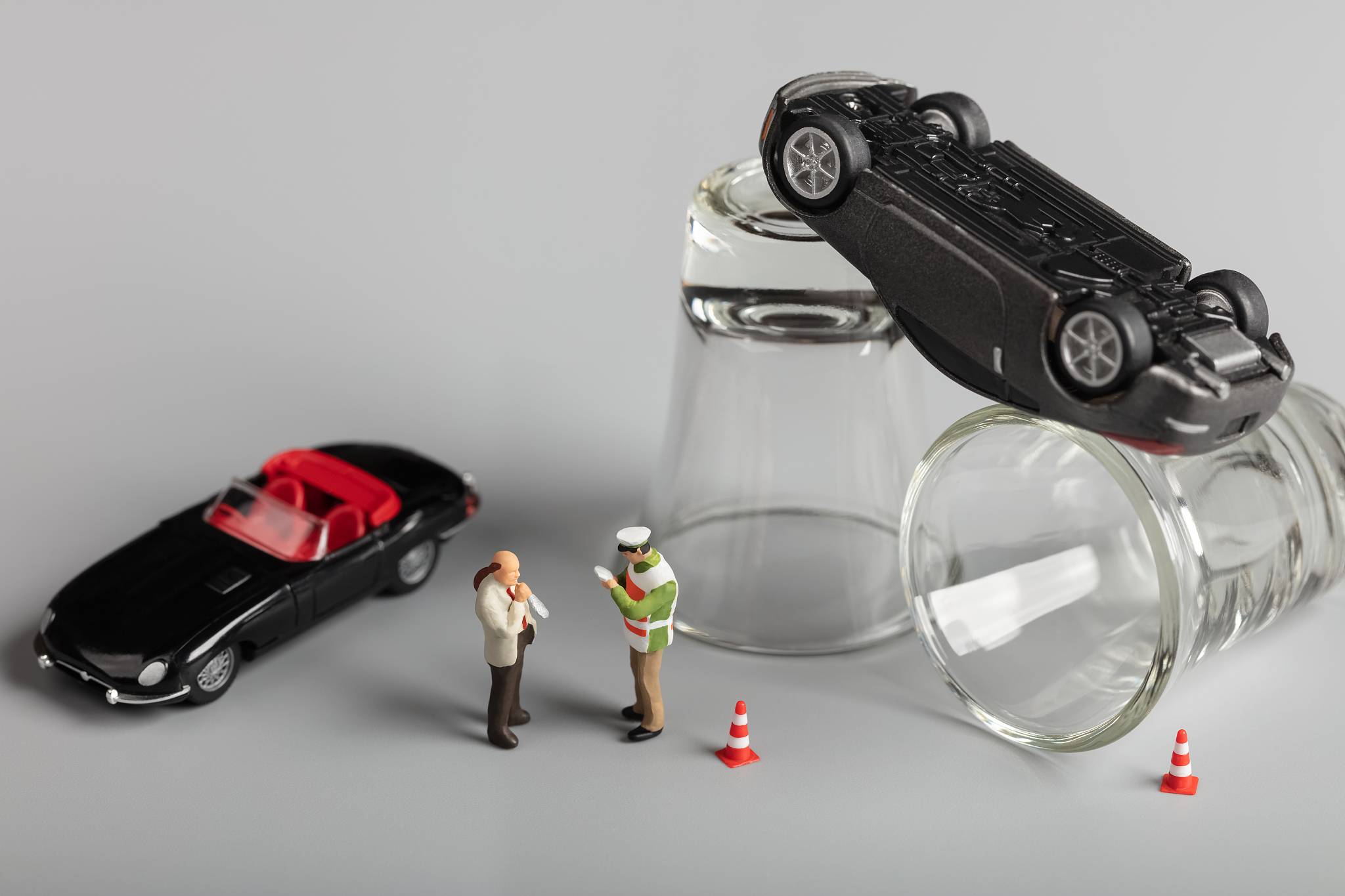 车辆跟随模型中的加速度最大值：车辆极限还是驾驶员控制？